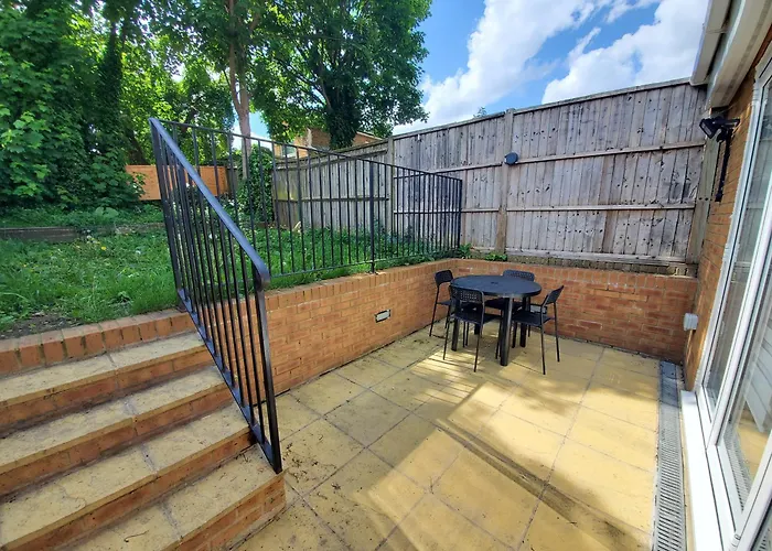 2 Double Bedroom Garden Flat In Acton,London