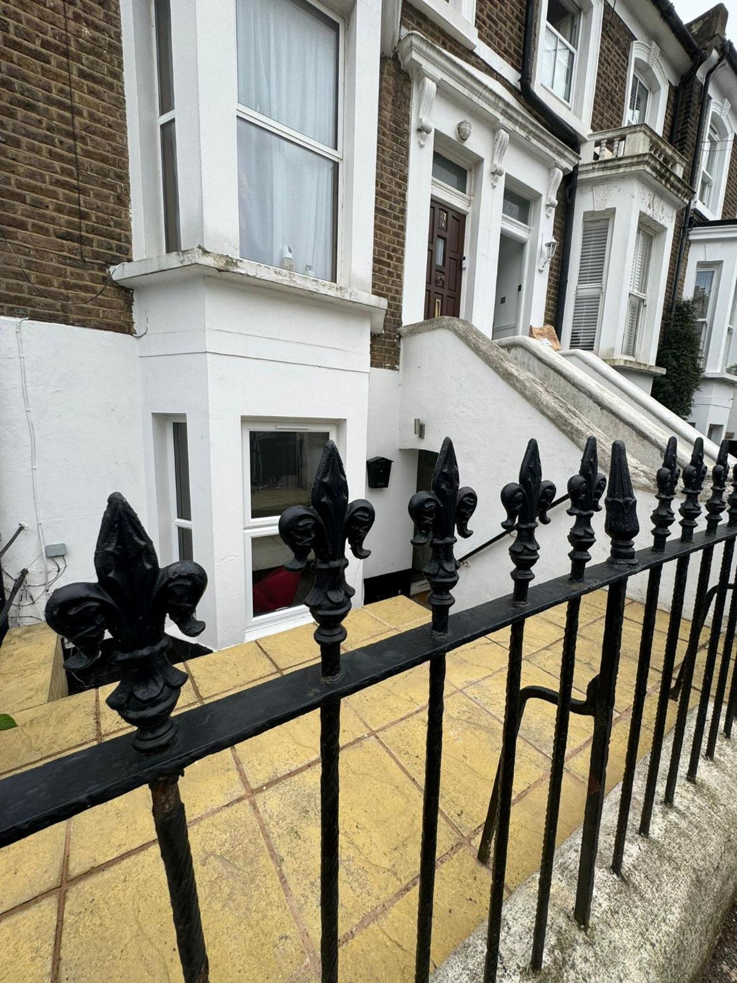 2 Double Bedroom Garden Flat In Acton,london * Лондон