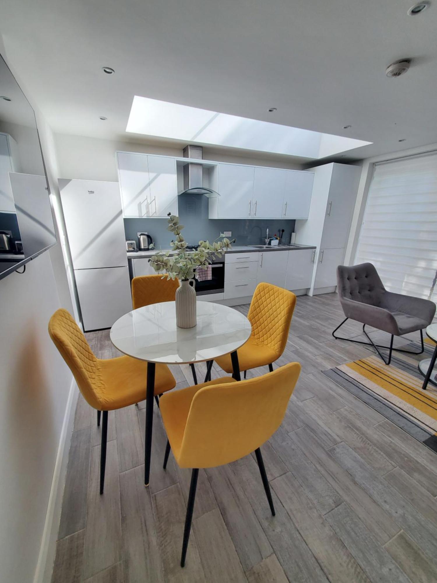 2 Double Bedroom Garden Flat In Acton,london Апартаменты Лондон