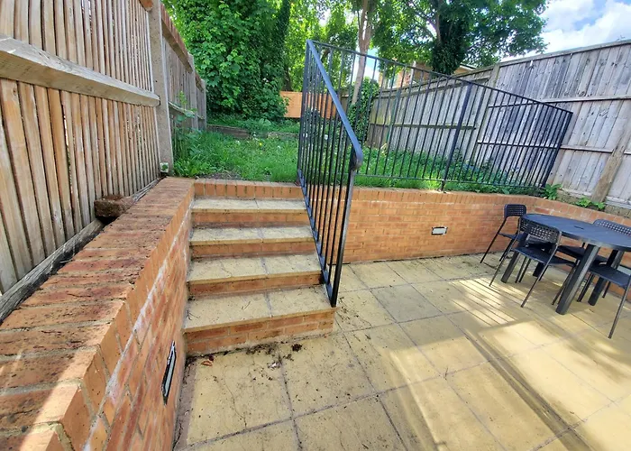 2 Double Bedroom Garden Flat In Acton,London
